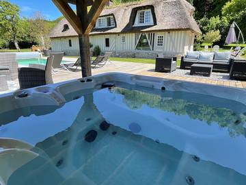 Gîte pour 6 personnes, avec jacuzzi et piscine ainsi que terrasse et jardin, animaux acceptés dans le Calvados