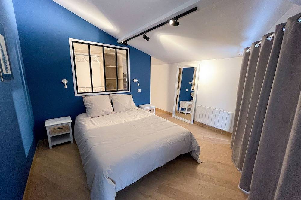 Entire apartment, Seafront apartment on the Marina de Cassy in Cassy, Lanton