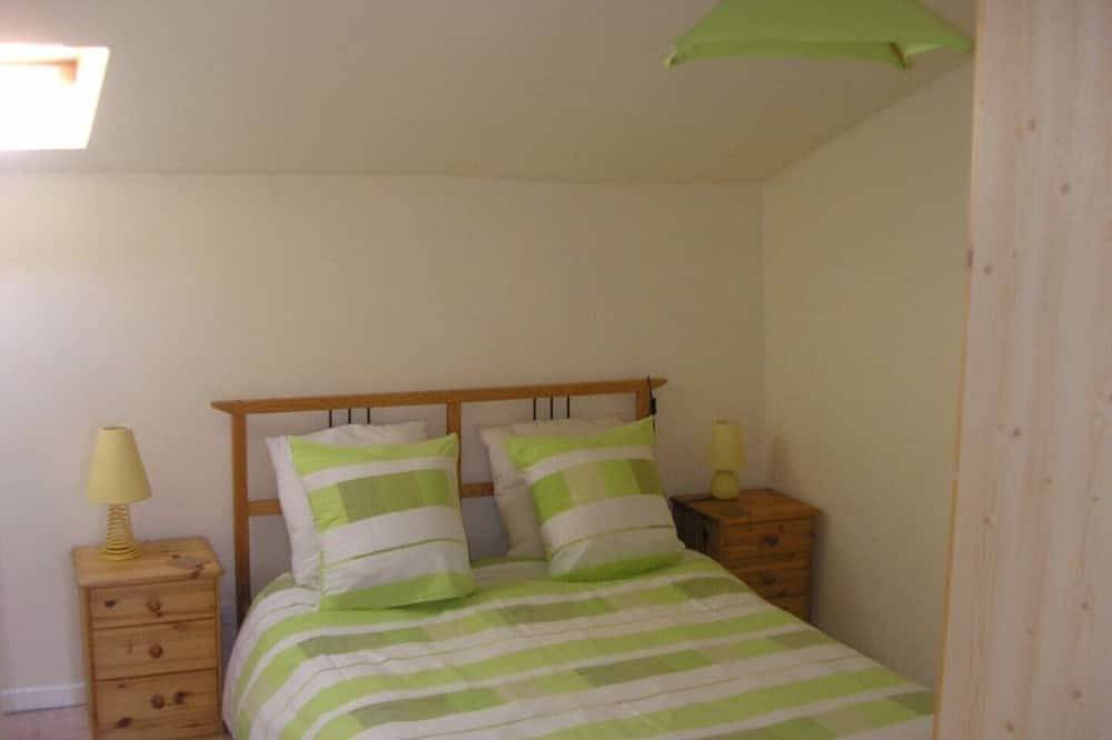 Pyreneen Vue gite with pool, renovated farmhouse tranquil with amazing views in Coussa, Ariège