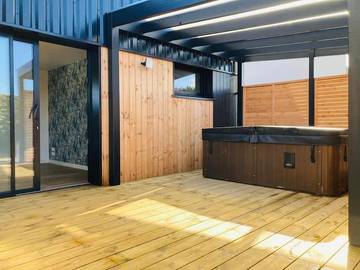 Gîte pour 5 personnes, avec jardin et jacuzzi à Plougoulm