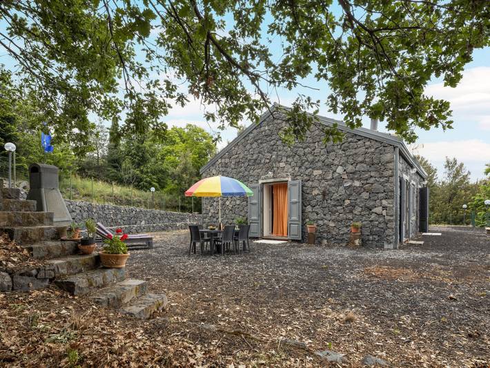 Baita per 6 persone, con Terrazza e Giardino nonché Panorama in 