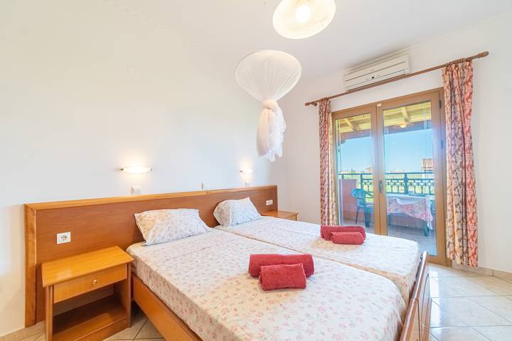 Lägenhet för 2 Personer, med trädgård och balkong