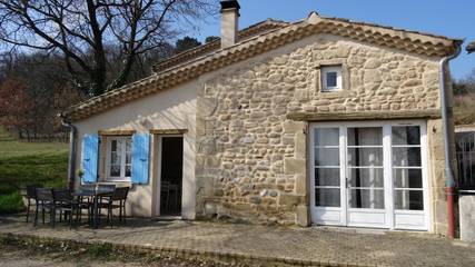 Gîte pour 6 personnes, avec terrasse et piscine à Châteauneuf-sur-Isère