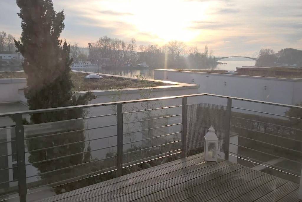 Ganze Wohnung, Wohnen am Wasser in Wiesbaden, Südhessen