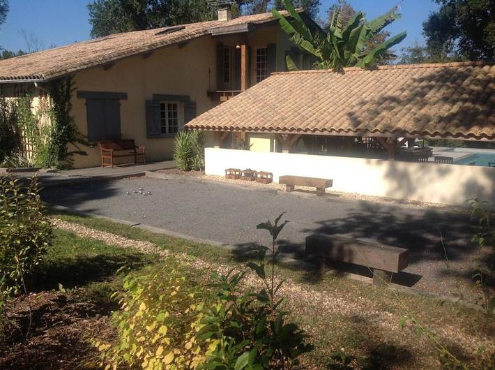 Location de vacances pour 16 personnes, avec piscine ainsi que vue et jardin à Galgon - 3