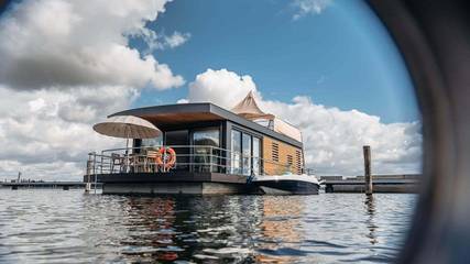Boot für 4 Personen, mit Terrasse und Seeblick in Sachsen