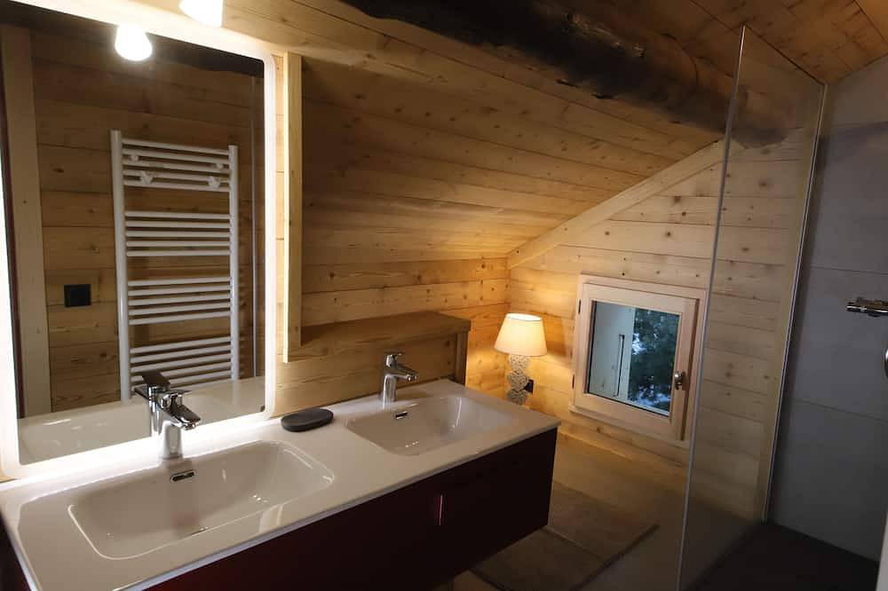 Chalet in mountain hamlet near La Clusaz and Le Grand Bornand in Les Villards-sur-Thônes, Annecy region