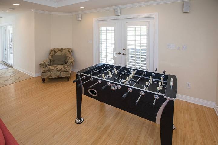 Vacation house for 21 people, with hot tub and balcony in Sandbridge