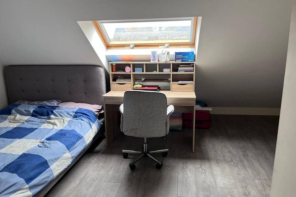 Double Bedroom with Shared Bathroom Available to Rent\nonly female guests allowed in South Dublin, County Dublin