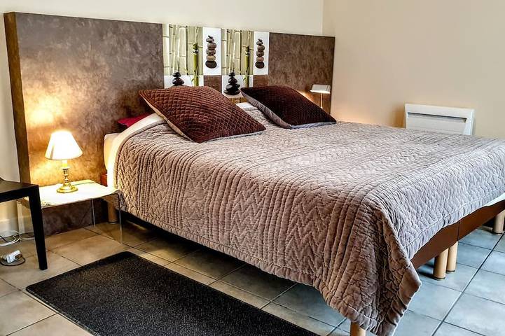 Gîte pour 4 personnes, avec piscine ainsi que jardin et jacuzzi, animaux acceptés à Bourran - 2