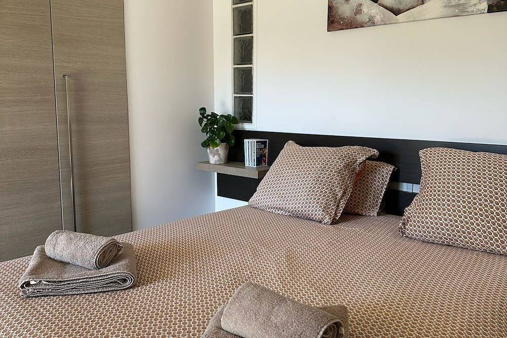 Apartamento entero, Stunning 2-room apartment in La Colle Sur Loup, with a furnished terrace and access to the pool in La Colle-sur-Loup, Costa mediterránea (Francia)
