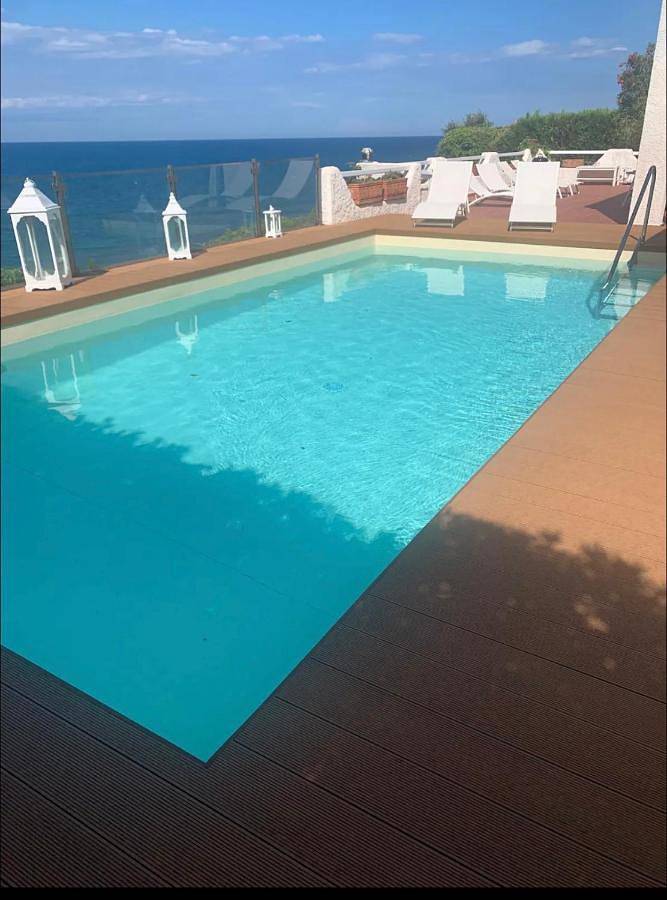 Villa per 11 persone, con Balcone e Terrazza nonché Giardino e Piscina a Costa Saracena