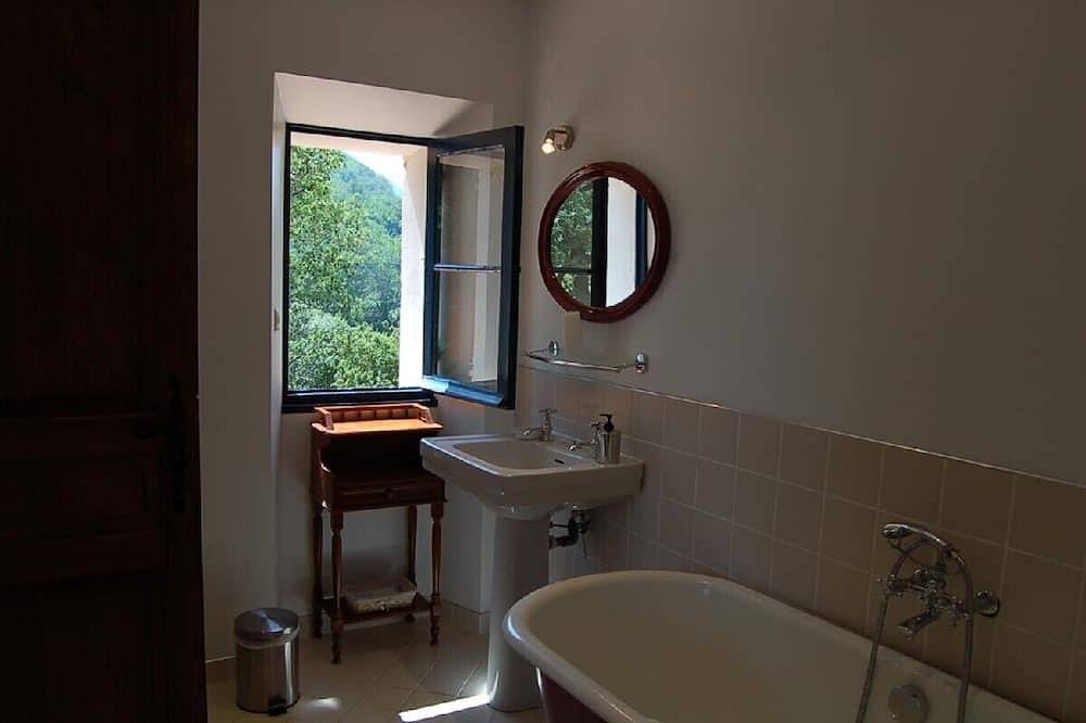 Luxueux manoir en bord de rivière, à 35 min de Nice in Cipières, Région de Cannes