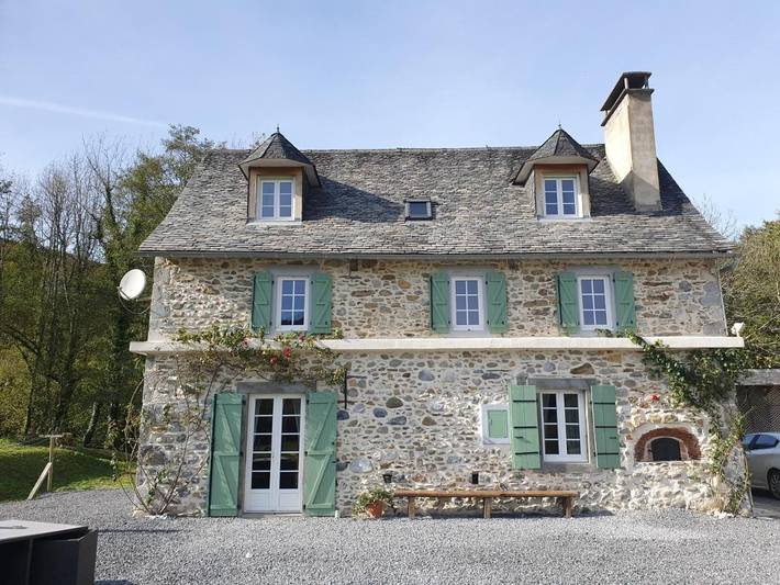 Location de vacances pour 8 personnes, avec Terrasse ainsi que Jardin et Vue à Issor