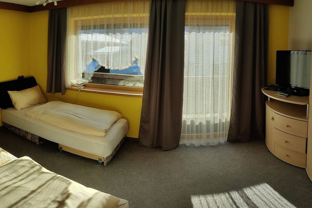 Großzügiges Ferienhaus für 9 Personen mit Sauna und Kellerbar in Kirchberg in Kirchberg in Tirol, Hohe Salve