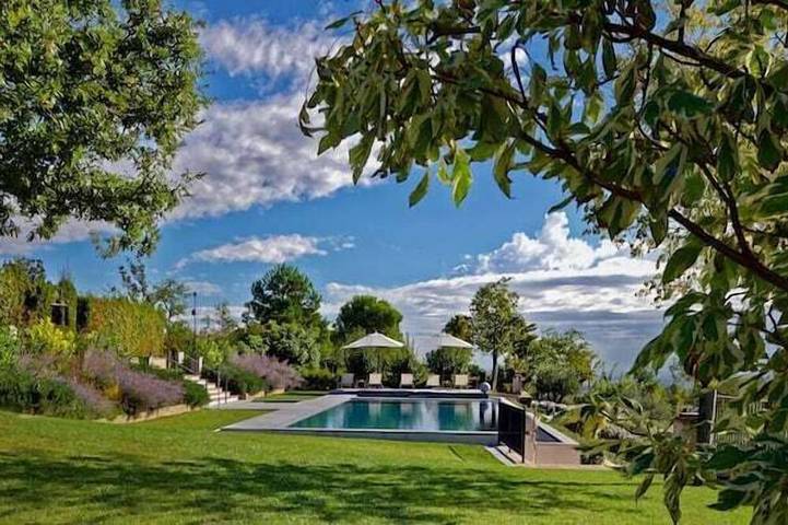 Ferienhaus für 10 Personen, mit Garten und Balkon sowie Pool