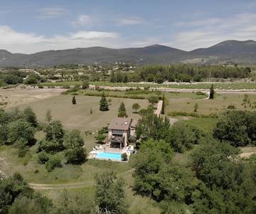 Gîte pour 10 personnes, avec piscine ainsi que balcon et jardin à Laroque (Hérault)