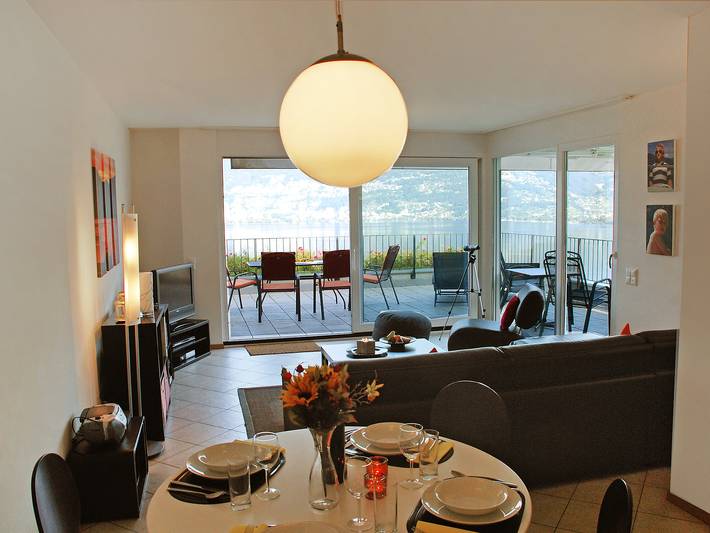 Ferienwohnung für 4 Personen, mit Seeblick und Ausblick sowie Terrasse in Gambarogno - 2
