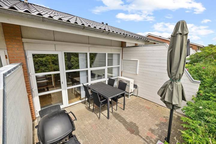 Ferienhaus mit Meerblick für 6 Personen, mit Sauna und Pool sowie Terrasse und Balkon/Terrasse in Vejers Strand - 2