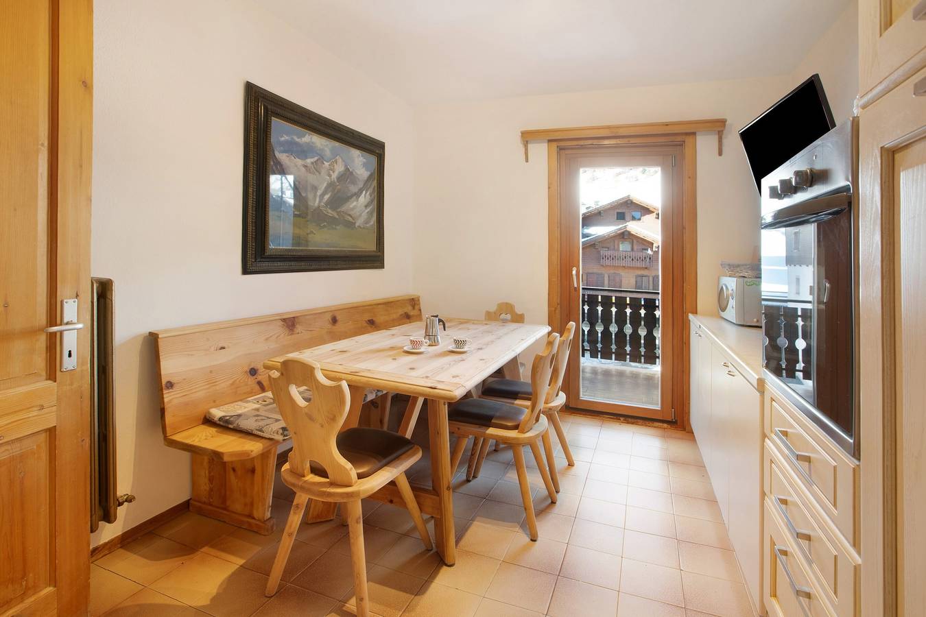 Entire apartment, Holiday Apartment "Pablo" near Slopes with Balcony & Wi-Fi in Livigno (Town), Livigno