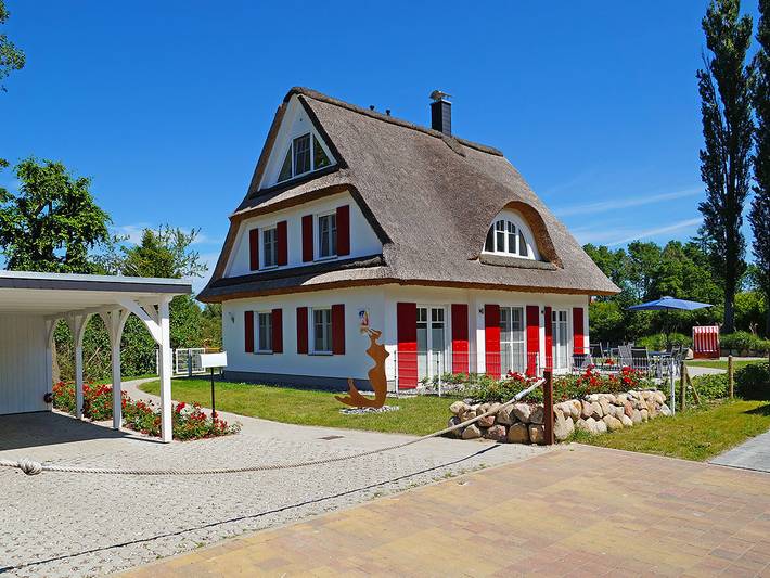 Ferienhaus für 10 Personen, mit Balkon und Terrasse sowie Garten und Sauna in Glowe