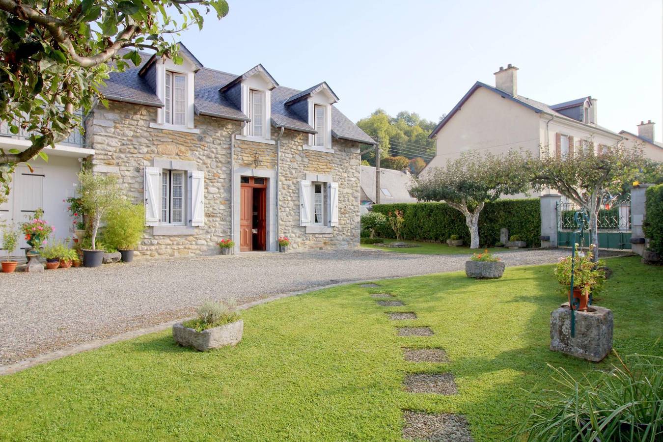Gite met parkeerplaats en tuin, 200m van Peyrouse in Peyrouse, Hautes-Pyreneeën