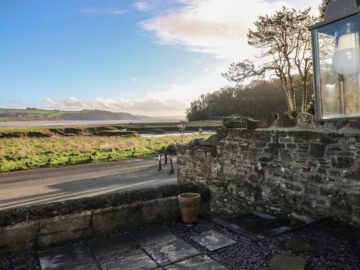 Cottage for 4 people, with garden, with pets in Laugharne