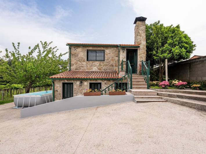 Apartamento para 4 personas, con jardín además de vistas y piscina en Arbo