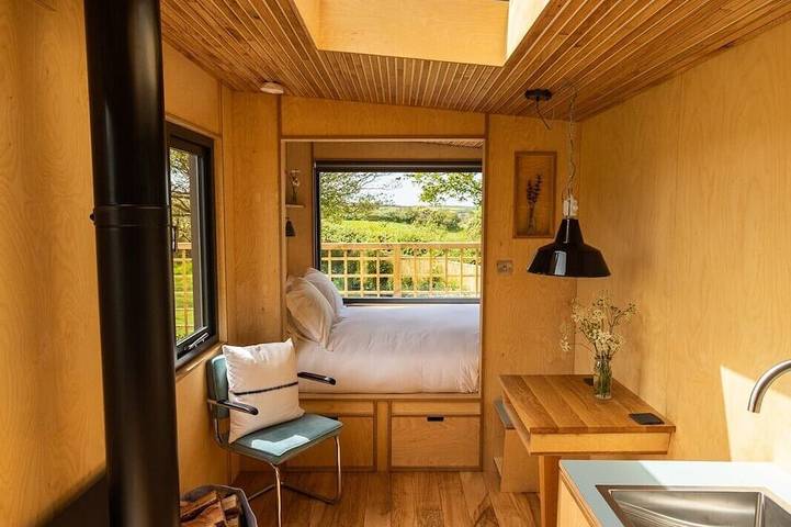 Light-Filled Shepherd’s Hut and Hidden Garden in Pembrokeshire