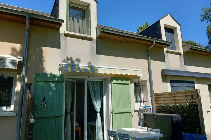 Location de vacances pour 4 personnes, avec Jardin et Piscine dans Saint-Geniez-d'Olt-et-d'Aubrac