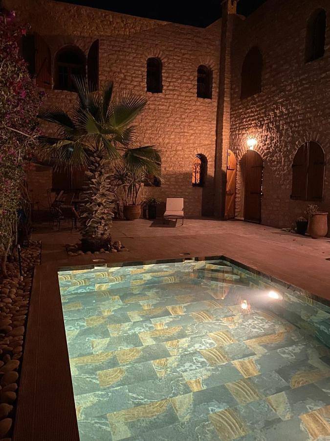 Maison d’hôte pour 4 personnes, avec jardin ainsi que vue et piscine dans Ghazoua