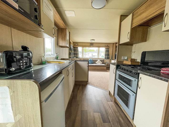 CaravanSleeps8-HotTub-FirePlace-Garden-Patio in Tattershall, Lincolnshire