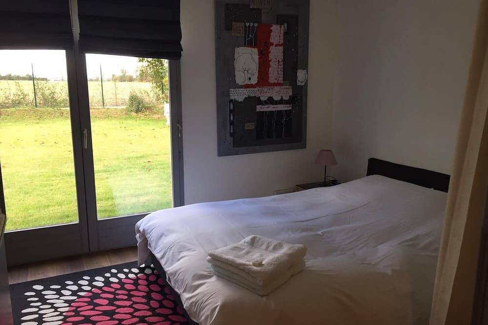 Villa, beach 3 km away, large indoor pool 28°, sauna, jacuzzi, 5* classification in Gonneville-en-Auge, Caen region