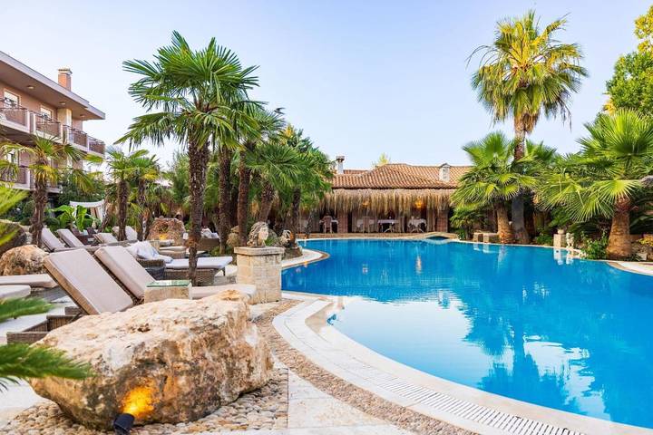Hôtel pour 2 personnes, avec piscine ainsi que jardin et vue à Afitos