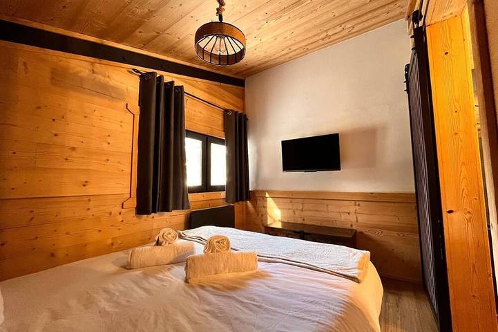 Chalet L'épicéa Cosy sous les pins • à 5min à pied des Pistes & Commerces in Bolquère, Parc naturel régional des Pyrénées catalanes
