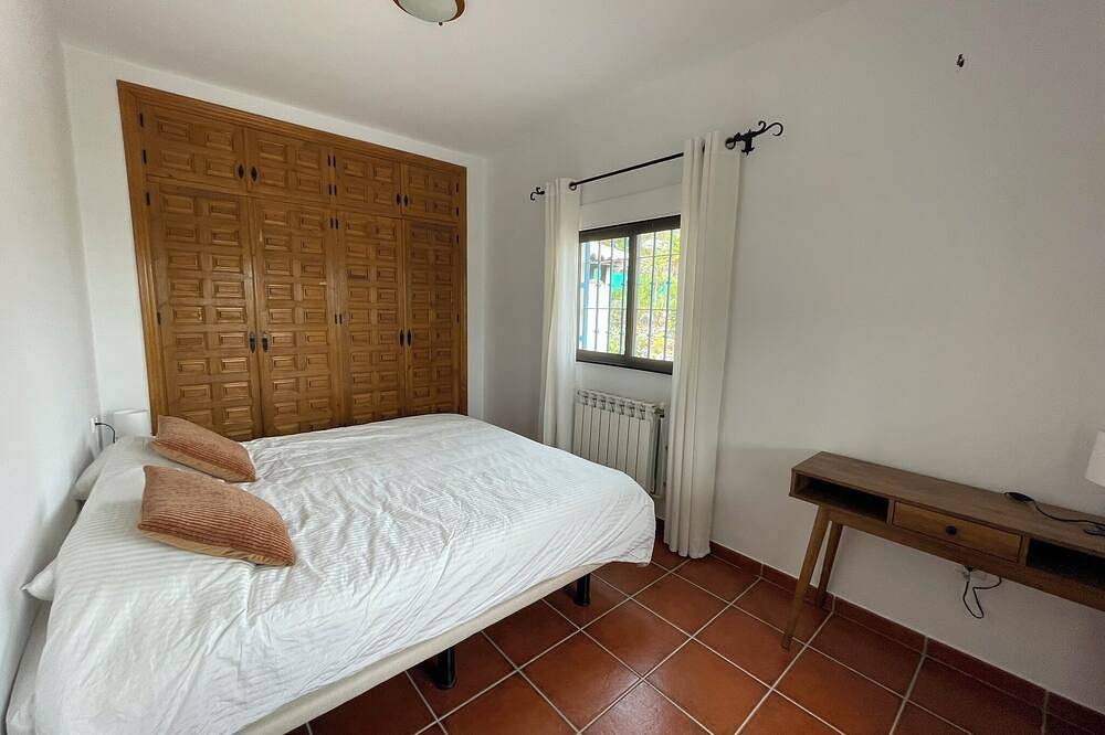 Spanish country house. Completely free, yet two restaurants within walking distance. in Comares, Málaga Province