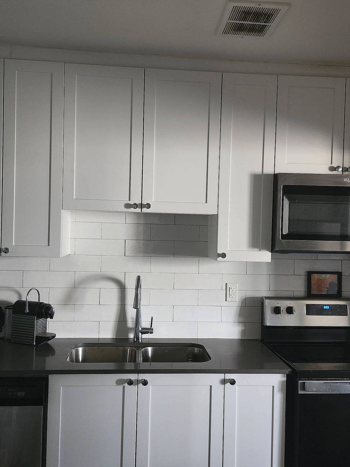 Apartamento entero, ¡El apartamento de 1 cama tiene capacidad para 4 a 20 minutos de todo! in North York, Toronto