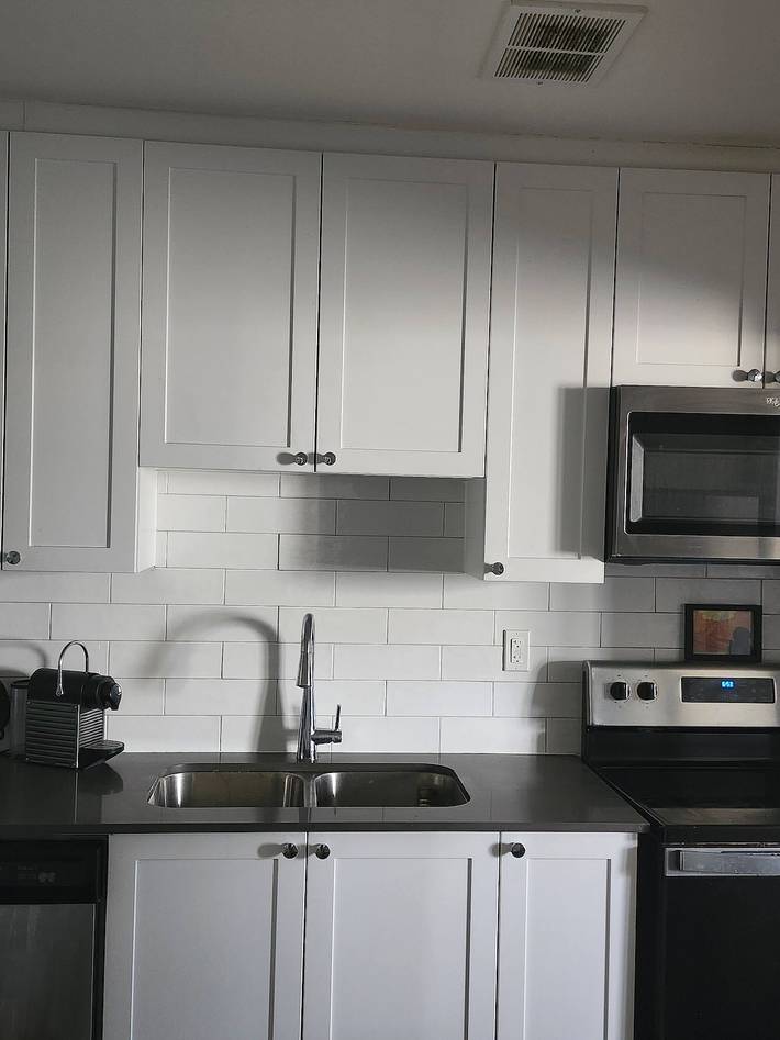 Apartamento entero, ¡El apartamento de 1 cama tiene capacidad para 4 a 20 minutos de todo! in North York, Toronto