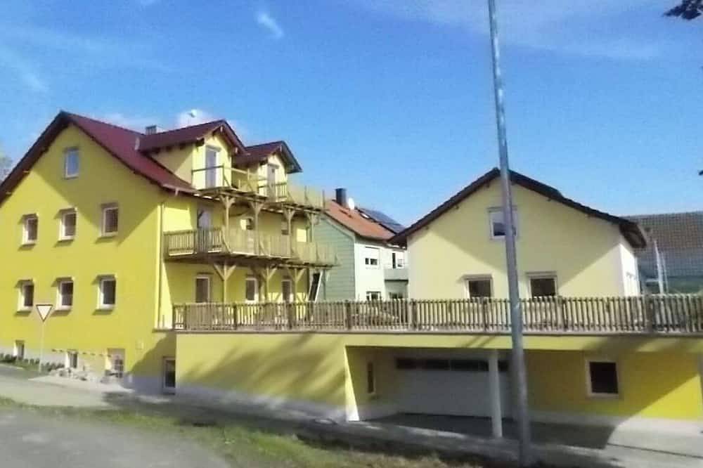 Ganze Wohnung, Gemütliches Doppelzimmer (25qm) mit eigenem Badezimmer in Röttingen, Taubertal