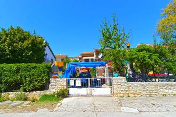 Ferienwohnung für 2 Personen, mit Garten und Terrasse in Pjescana Uvala
