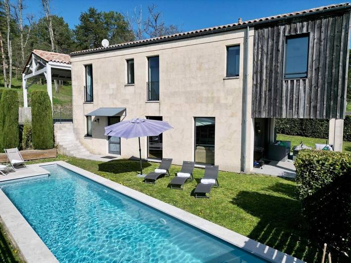 Location de vacances pour 6 personnes, avec Terrasse et Jardin ainsi que Piscine et Vue dans Domaine Golfique Du Grand St Emilionnais