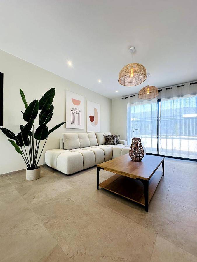 Villa pour 8 personnes, avec terrasse ainsi que jardin et piscine