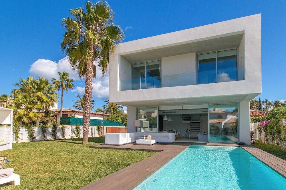 Villa Cuc with private pool, a few meters from Playa de Muro in Playa de Muro, Muro