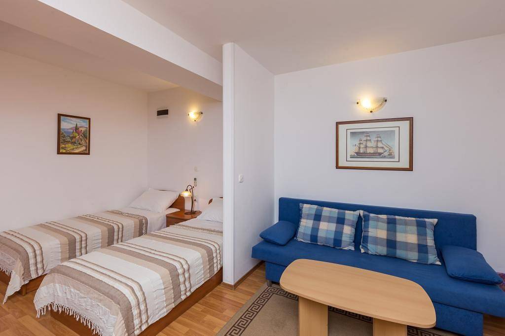 Entire studio, Apartments Milanović - Premium Studio Apartment with Terrace and Garden View in Cavtat, Dubrovnik-Neretva
