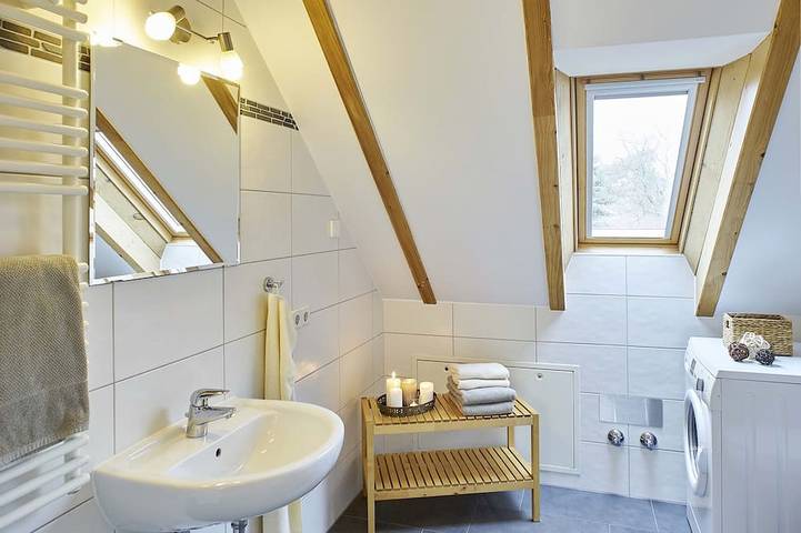 Fliederhaus mit 92 m² auf 2 Ebenen für 6+2 Pers., 3 Schlafzimmer, 3 Bäder in Görzig, Rietz-Neuendorf