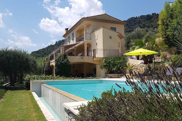 Location de vacances pour 4 personnes, avec terrasse à Le Tignet