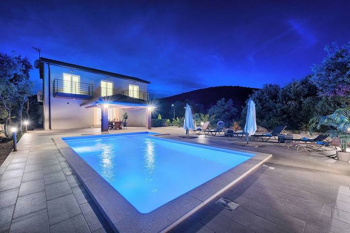 Ferienhaus für 10 Personen, mit Garten in Marina