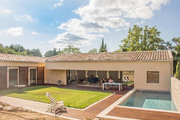 Gîte pour 4 personnes, avec Jacuzzi et Terrasse ainsi que Jardin et Piscine