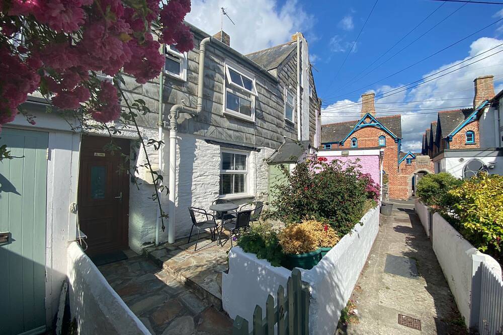 Quaint Fisherman's cottage in the heart of Padstow, wifi, pets welcome in Padstow, Cornwall