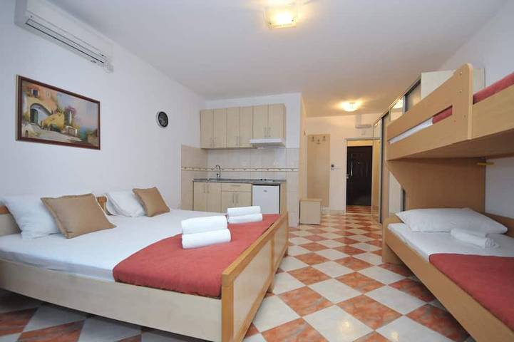Apartamento entero, D&D Apartments Budva 3 - Apartment with 4 beds ( Studio ) in Budva, Municipio de Budva